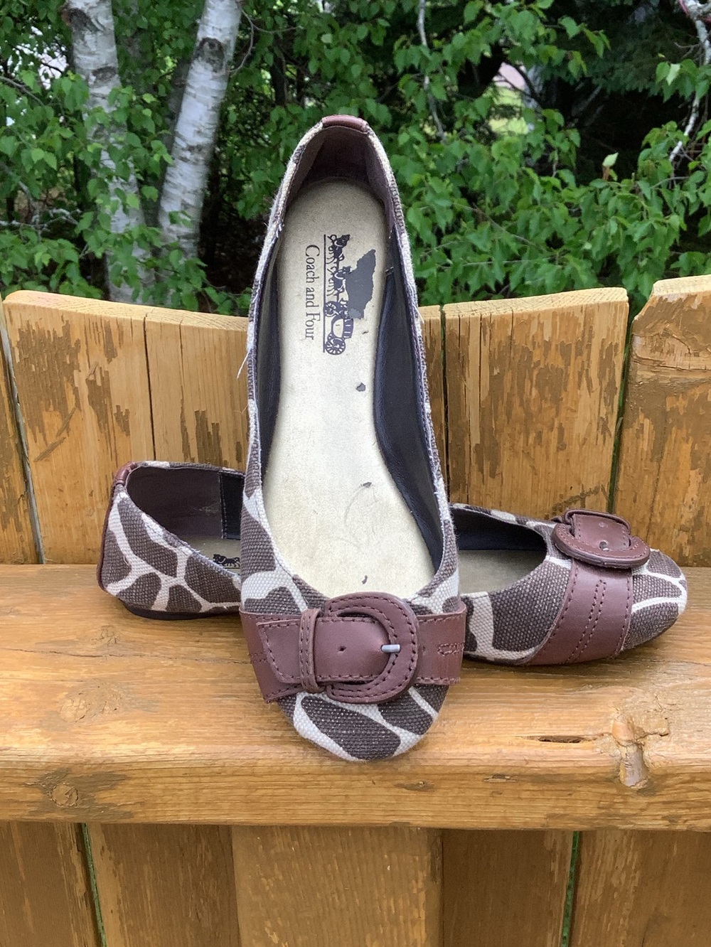 Coach and Four Y2K Ballet Flats Giraffe Print Buckle Accent Slip On Shoes Size 8